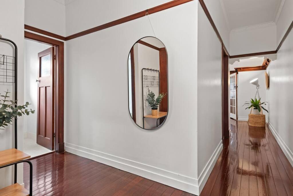 Art Deco In Ascot! ~ 2 Bed / 1 Bath / 1 Car Apartment Brisbane Exterior photo